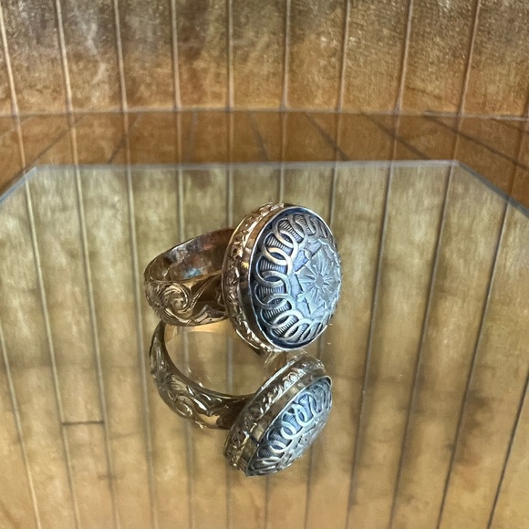Vtg Italian antique women’s button ring signet ring Venice, Italy - Picture 3 of 15